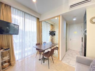 Modern Studio Room with Jacuzzi at Art Deco Apartment By Travelio - Bandung - 8