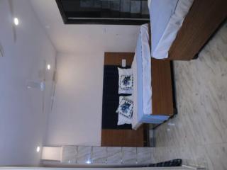 hotel Golden heights 5 mints walking distance to golden temple - Amritsar - 4