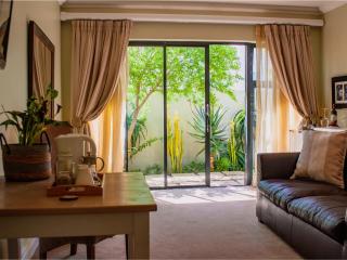 Hermanus Cliff Path Lodge - No Load-shedding - 1