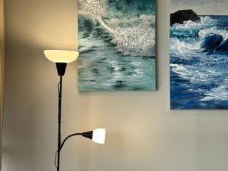 Urban Suites Cozy Home with Netflix and Board games - 6