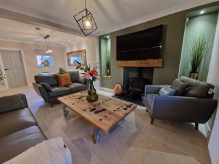 Stylish and Modern 7 Bedroom house near Brecon Beacons - Cefn-coed-y-cymmer - 0