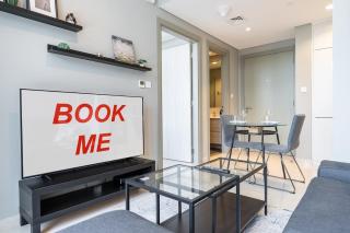 Stylish 1-Bedroom Apartment with Stunning Canal Views at Business Bay - Dubai - 2