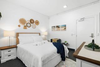 9-Bedroom Christchurch City Villa - Sleeps 19 - Christchurch - 5