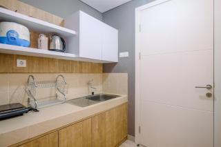 Elegant and Comfort Studio Kebayoran Icon Apartment By Travelio - 6