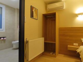 Chambre avec grand lit et salle de bain privative pour 2 personnes - Bondy - 6