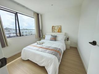 Orewa New house with view on deck near Cafe,bush & river - 1