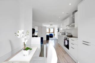 Aldenham Road 3 Bedroom Apartment Next to Bushey Station - Watford - 3