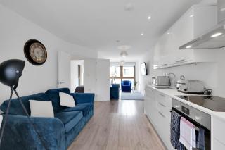 Aldenham Road 3 Bedroom Apartment Next to Bushey Station - Watford - 6
