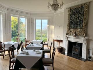 Huntsland House - Burstow - 2