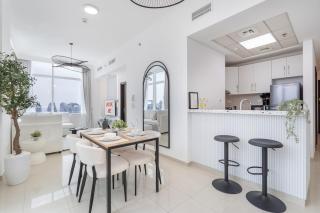 Sophisticated 1-Bedroom With Skyscrapers View at Botanica Tower - Dubai - 9