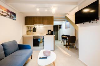 Kalamata Gem Retreats Hidden In the City Center - 7
