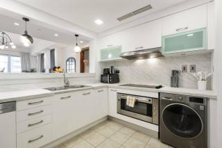 Luxury 2BR and Maid Room with Stunning Marina View - Dubai - 4