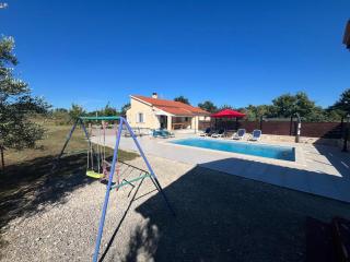 Holiday house Gordana with a comfortable big yard and a private pool - Sarići - 3