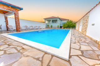 Holiday Home Meri - Pridraga - 5
