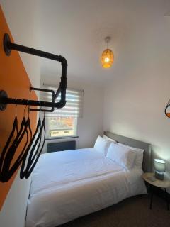Modern 3 Bed House with Parking - Cleethorpes - 2