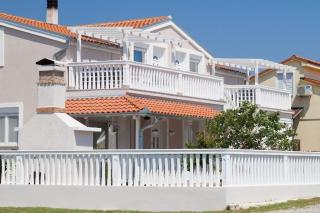 Ferienwohnung Mit Jacuzzi In Villa Mit Parkplatz - 7