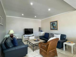 Spacious Suburban Apartment - Gqeberha - 6
