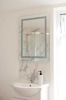 Bespoke 1 Bedroom Barn by Stansted Airport & Holiday Parking -  - 1