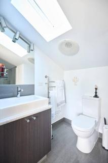 Beach Loft - on the Esplanade - Torquay - 0