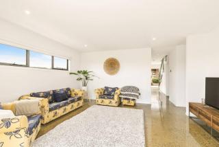 ALMA - sun filled stylish beach house - Torquay - 5