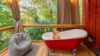Outdoor Soaking Tub! Cozy spot for couples getaway - 0
