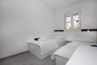 Apartments Jakov - Postira - 4