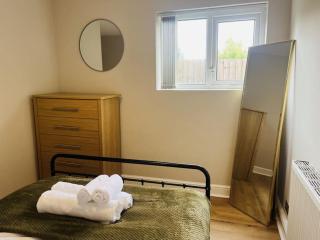 Central Two Bedroom Home with Parking - Cardiff - 4