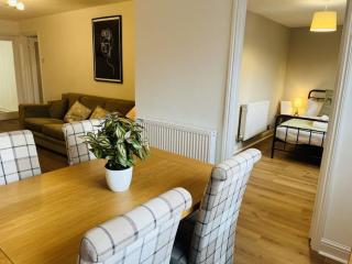 Central Two Bedroom Home with Parking - Cardiff - 9