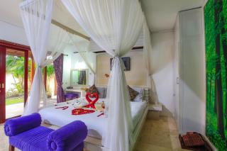 LV Villa Kuta Bali - 8