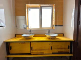 Dragon's Den Hostel - 9