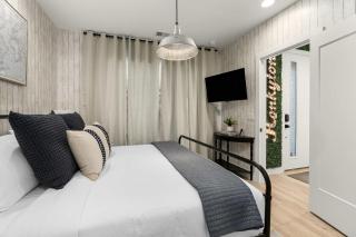 The Americana Abode Rooftop Hot Tub Game Room - Nashville - 5