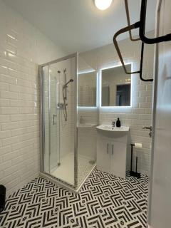 Exquisite Sea View Apartment in Salthill, Galway - 4