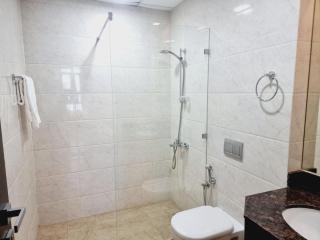 Beautiful One Bedroom Apt - Manama - 9