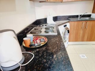 Aspire Tower-Beautiful One Bedroom Apt - 4