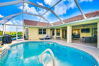 Quiet Canal Retreat with Boat Lift in Cape Coral! - Cape Coral - 0