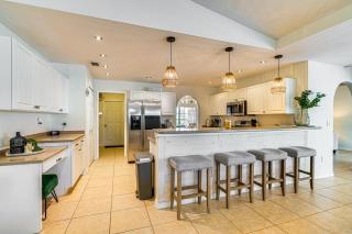 Quiet Canal Retreat with Boat Lift in Cape Coral! - Cape Coral - 4