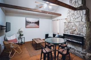 Awe-Inspiring Views - Fireplace - Patio and King Bed - Blairsville - 2
