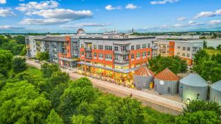 2BR Apt River Walk Luxury River with Pool Views and Gym - San Antonio - 0