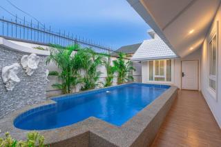 R1市中心原木风格豪华装修泳池别墅r - Pattaya South - 1