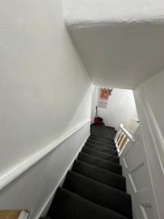 1st Studio Flat With full Private Toilet And Shower With its Own Kitchenette in Keedonwood Road Bromley A Fully Equipped Independent Studio Flat - 8