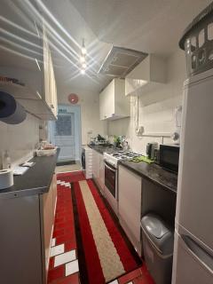 1st Studio Flat With full Private Toilet And Shower With its Own Kitchenette in Keedonwood Road Bromley A Fully Equipped Independent Studio Flat - Bromley - 9