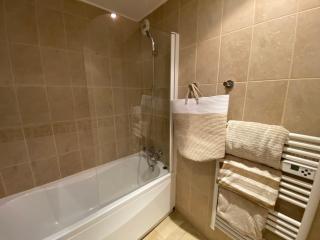 Plein Centre, sublime et confortable, 6 personnes, 2 chambres, parking, terrasse, vue, Tout pédestre - 2