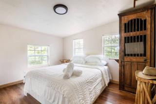 Cozy Coop Casita - Lake Travis-Hot Tub-Tiny House - Austin - 0