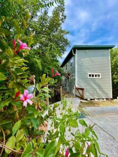 Cozy Coop Casita - Lake Travis-Hot Tub-Tiny House - Austin - 3