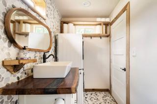 Cozy Coop Casita - Lake Travis-Hot Tub-Tiny House - Austin - 2