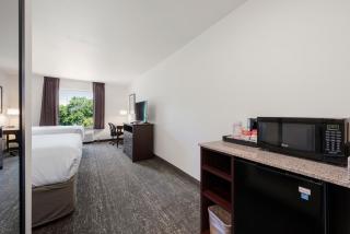 Cobblestone Hotel & Suites - Bellefontaine - Bellefontaine - 1