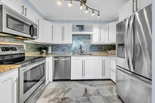 Enclave 204A gulf view sleeps 7 - Destin - 7