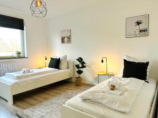 Großzügige Wohnung - 6 Personen-3 Schlafzimmer- Parkplatz- Waschmaschine-2 Balkone - 2