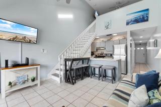 Walk to Beach - 2 Bedroom Condo - 5