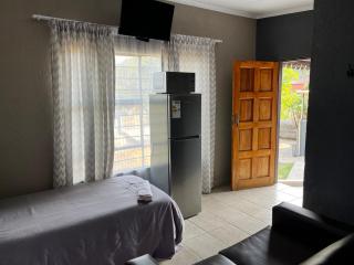 Mlakalaka Guesthouse - - 7
